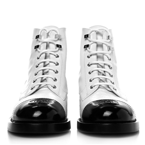 Chanel 21P White Black Crumpled Shiny CC Combat Lace Up Tie Ankle Short Boots 40 - Picture 5 of 12